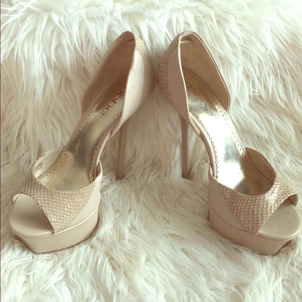 Bebe size 8 nude color heels